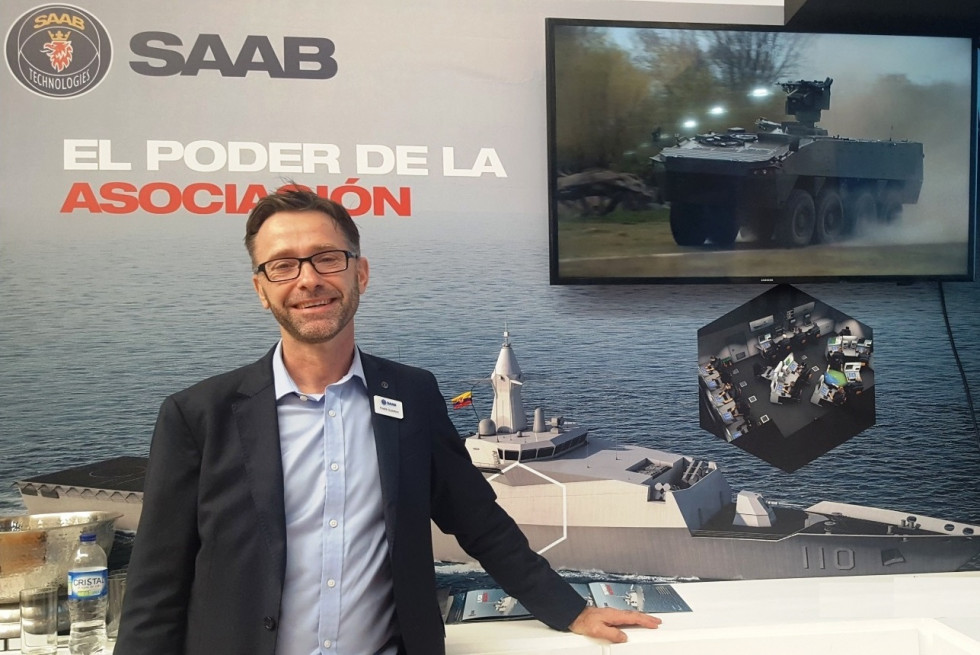 Fredrik Gustafson en el stand de SAAB en Colombiamar 2017