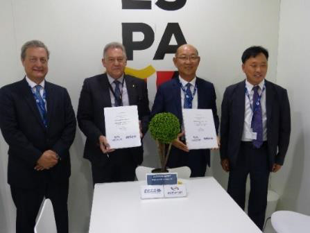 Firma del acuerdo en Paris Air Show. Foto: CESA