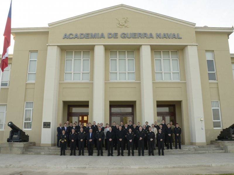 Las delegaciones de las Armadas de Chile y EEUU tras el MST. Foto: Armada de Chile