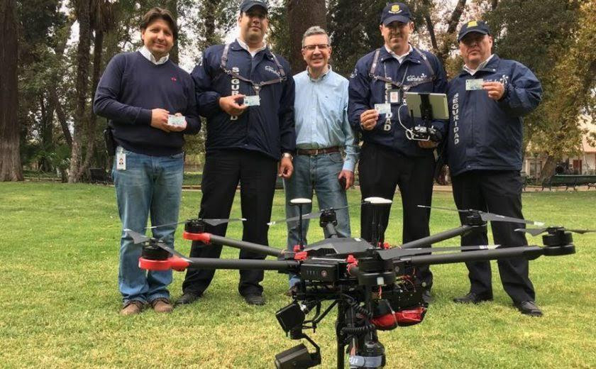 Lavín probando el dron. Fuente: LavinJoaquin