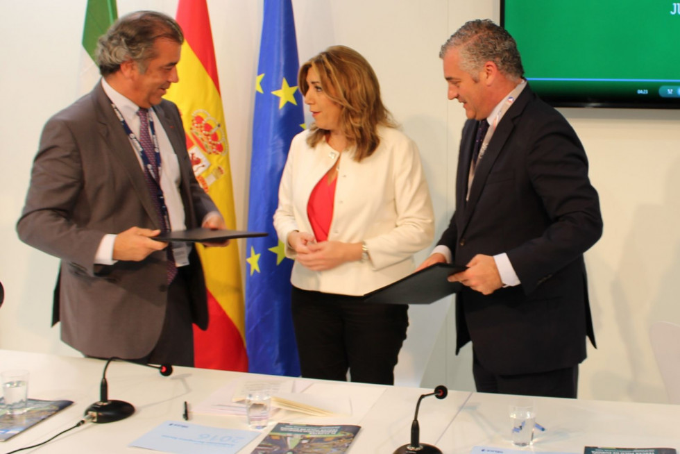 Firma del acuerdo. Foto: Infodefensa.com