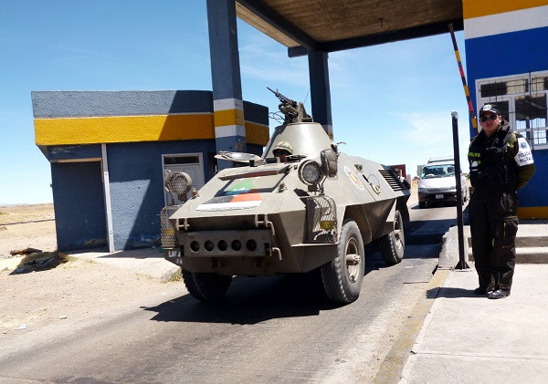 Blindado Mowag Roland del Ejército de Bolivia, tiempo atrás, en un puesto fronterizo con Chile. Foto: Agencia Boliviana de Información.