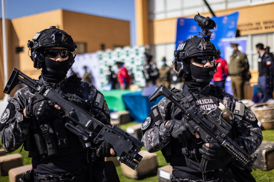 Especialistas del Grupo de Respuesta Inmediata de la Policía Marítima de la Armada de Chile. Foto: Ministerio del Interior