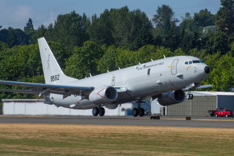 Primer avión P-8A con los colores de la Real Fuerza Aérea en su primer vuelo. Foto: Boeing