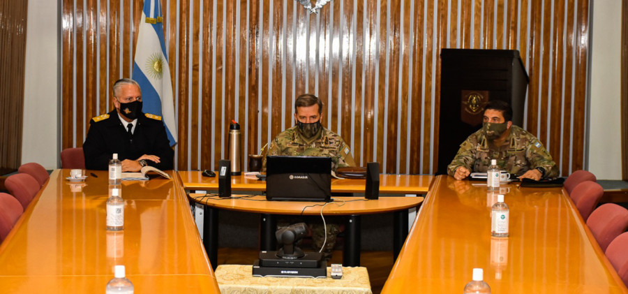 Los representantes de Argentina Pablo Pérez, Juan Paleo y Aníbal Intini. Foto: Estado Mayor Conjunto