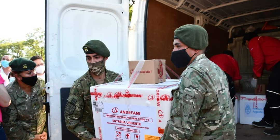 Traslado de vacunas a cargo del Ejército. Foto: Ministerio de Defensa.