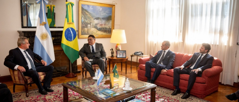 La reunión entre autoridades argentinas y brasileñas. Foto: Ministerio de Defensa