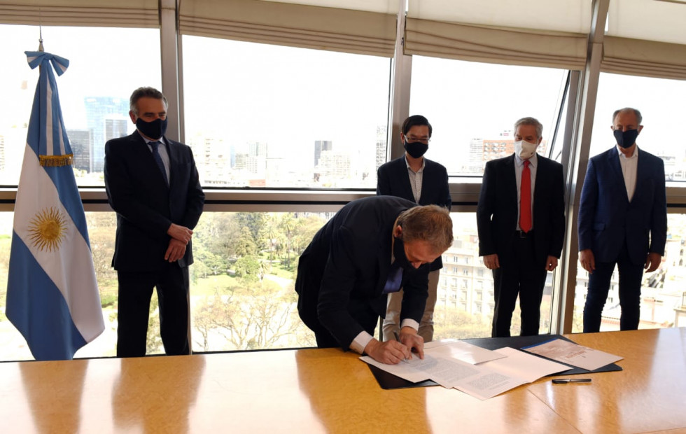 Acto de firma del acuerdo. Foto: Cancillería argentina