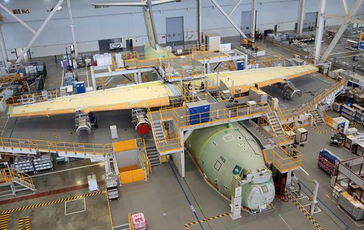 Montaje de un A400M en la planta de Airbus en Sevilla. Foto: Airbus