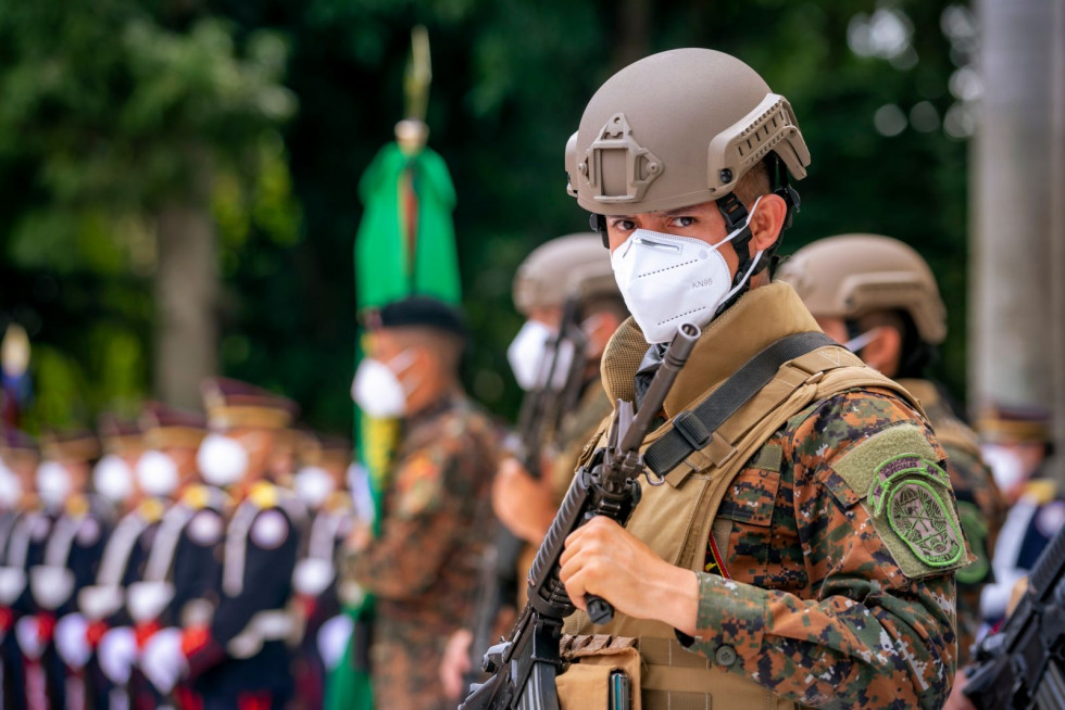 Efectivos de las Fuerzas Armadas salvadoreñas. Foto: Presidencia de El Salvador