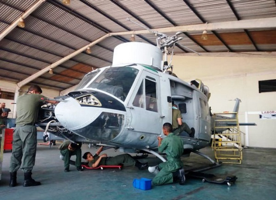 Helicóptero AB-212ASW de la Aviación Naval, en mantenimiento. Foto: Armada de Venezuela