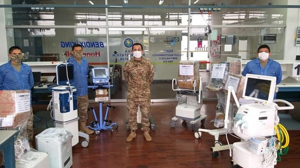 Personal del Selec con los ventiladores mecánicos reparados. Foto: Ministerio de Defensa del Perú