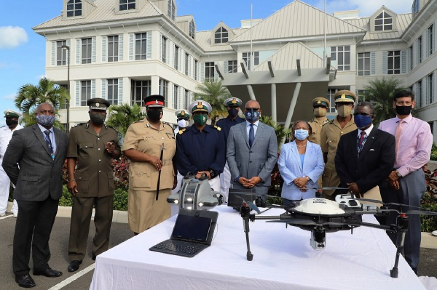 Acto de presentación de los drones recibidos. Foto: The Royal Bahamas Defence Force