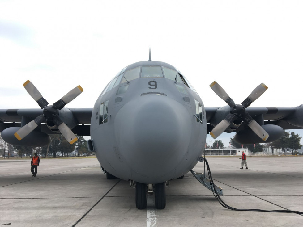 Los Hercules de la FACh han realizado 103 de las 109 evacuaciones de pacientes Covid-19. Foto: Óscar E. Aránguiz