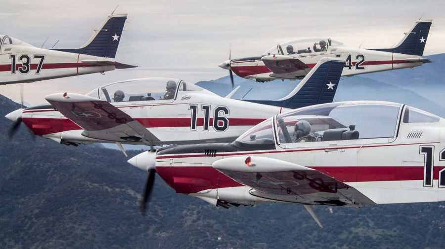 Formación de Enaer T-35 Pillán de la Escuela de Aviación de la FACh. Foto: Issan Valenzuela