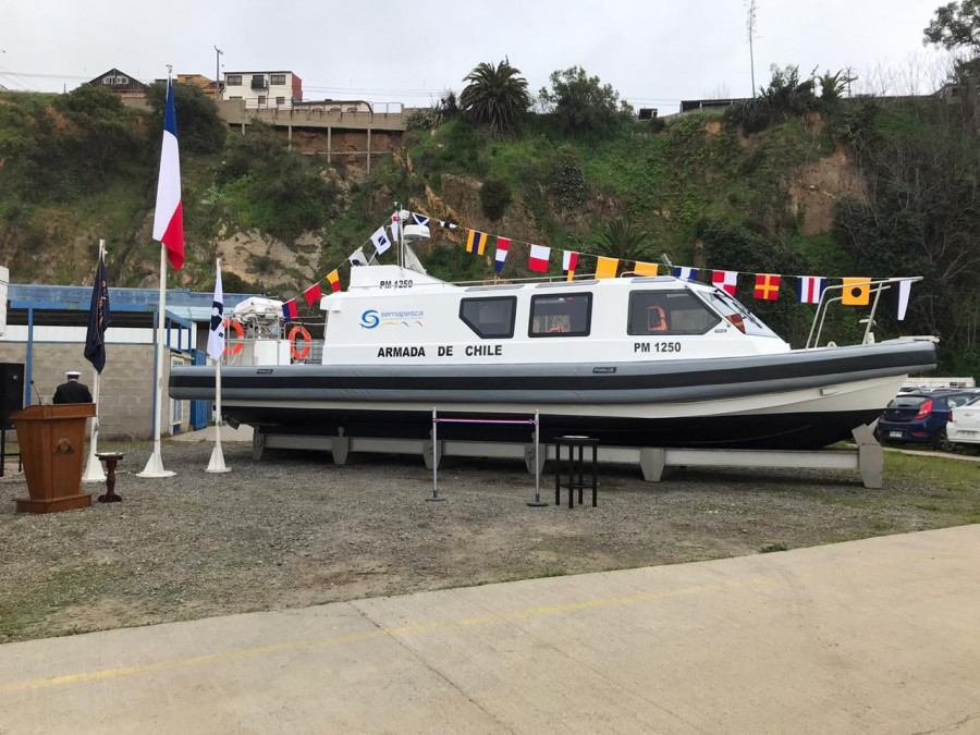 La lancha Pumar WR1250 Explorer posee una capacidad de carga de 4.000 kilos y una autonomía de 11 horas. Foto: Armada de Chile