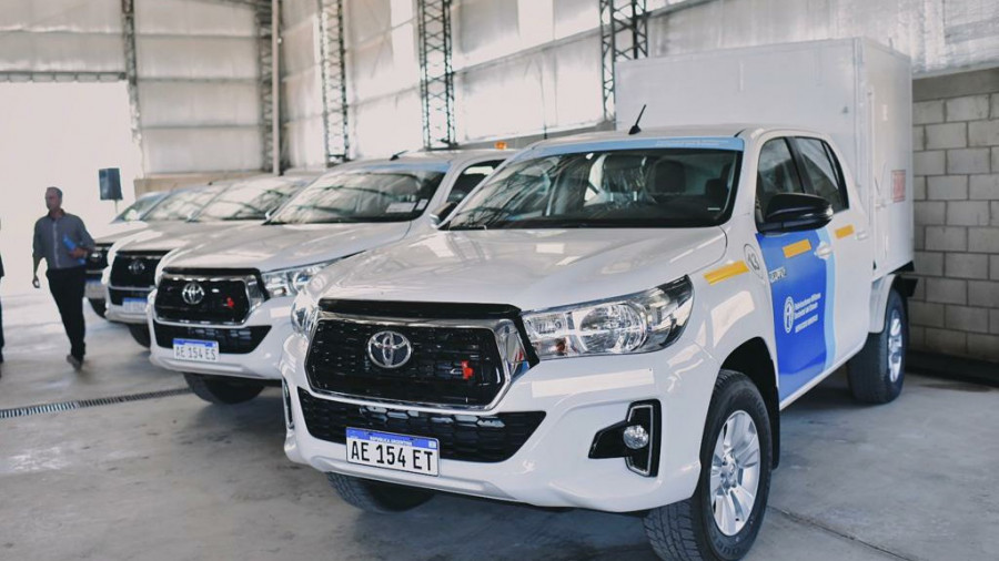 Las camionetas Toyota entregadas a FMSE. Foto: Ministerio de Defensa