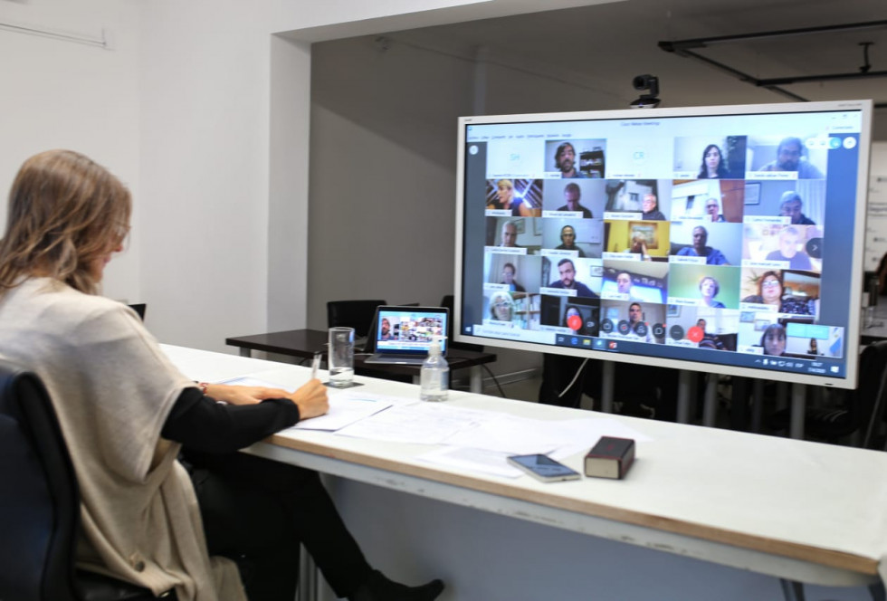 La ministra Frederic durante la videoconferencia con los diputados. Foto: Ministerio de Seguridad