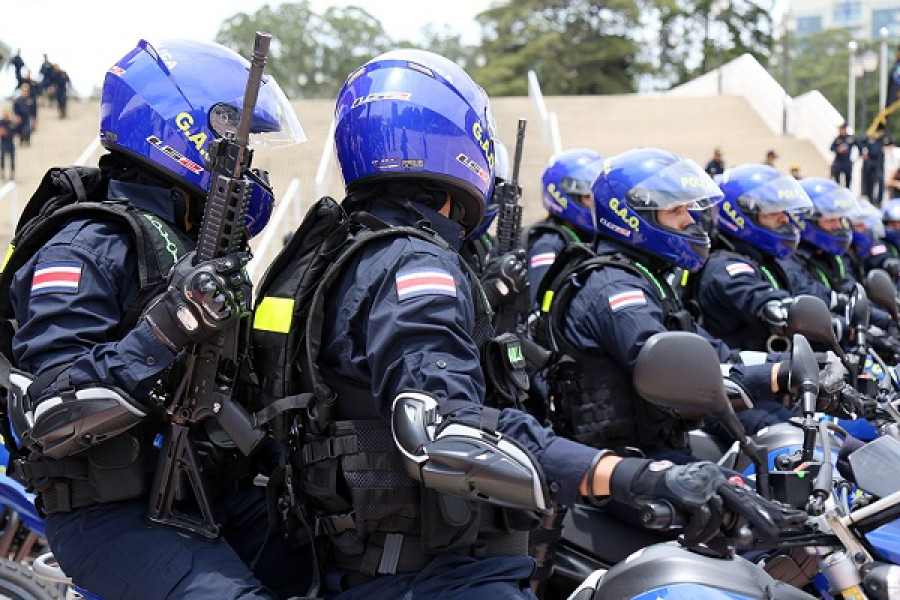 USO CORRECTO DE LAS LUCES - Policías de Costa Rica