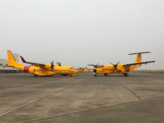 Avión C-295 junto al modelo Buffalo al que sustituirá en Canadá. Foto: Airbus DS