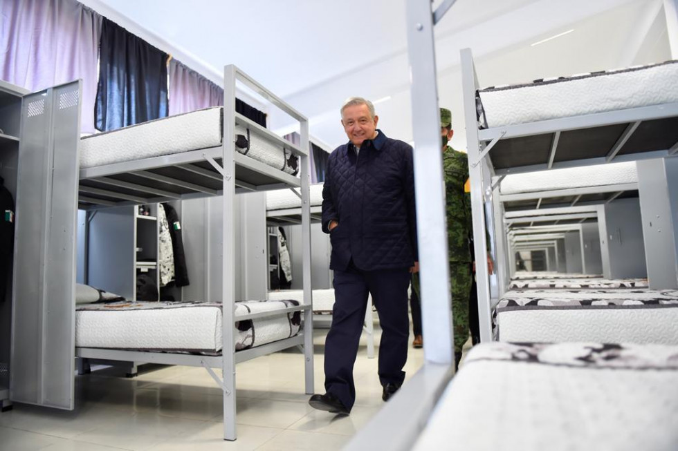 El presidente López Obrador recorre las nuevas instalaciones de la Guardia Nacional. Foto: Presidencia