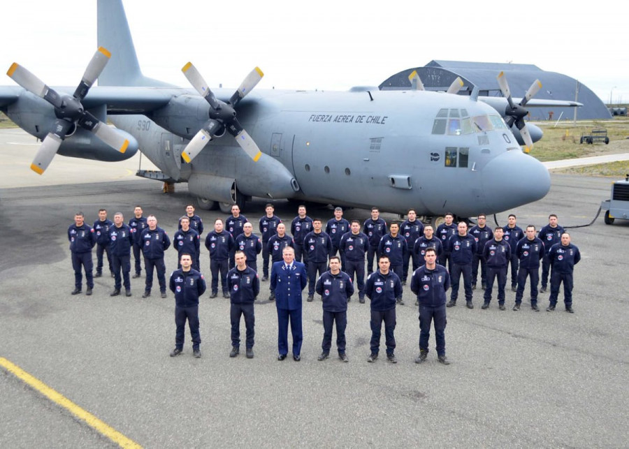 El Lockheed Martin KC-130R numeral 990 en una de sus recientes misiones rumbo a la Antártica. Foto: FACh