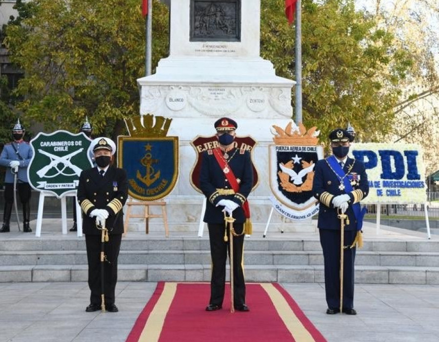 El almirante Leiva Armada, el general Martínez Ejército y el general Merino Fuerza Aérea. Foto: Ejército de Chile