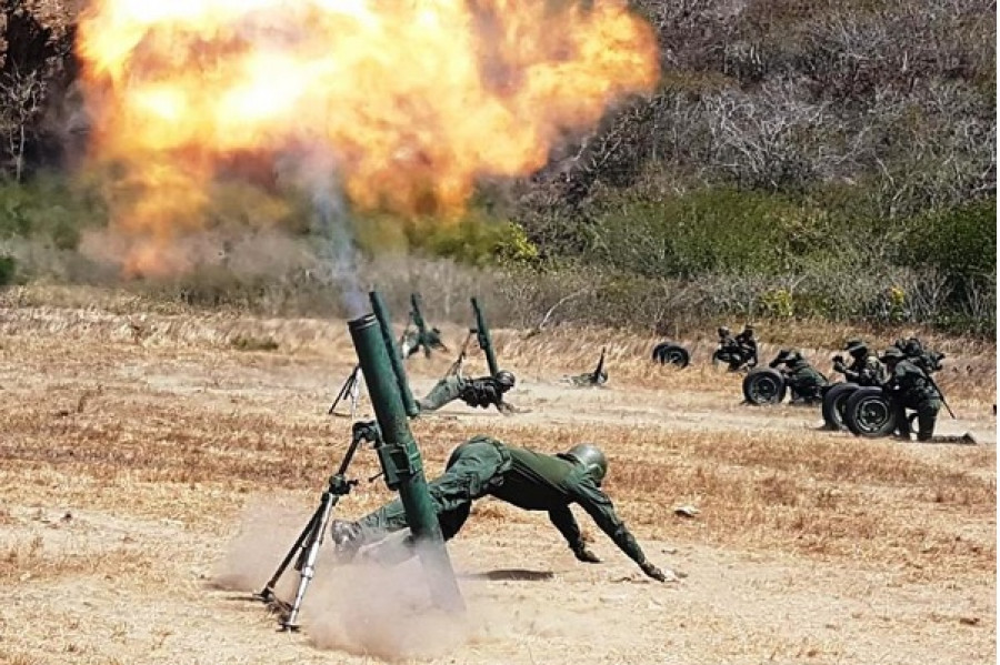 Practica de disparo de morteros MO-120-RT-61 de la Infantería de Marina, con munición real. Foto: Prensa FANB.