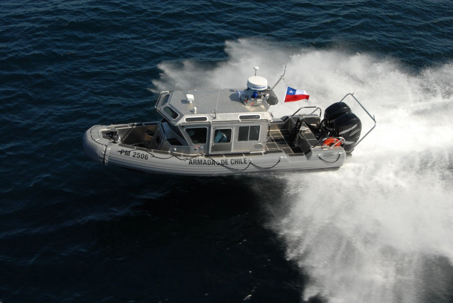 Las lanchas Defender permiten el patrullaje, vigilancia y control de ilícitos en aguas nacionales. Foto: Armada de Chile