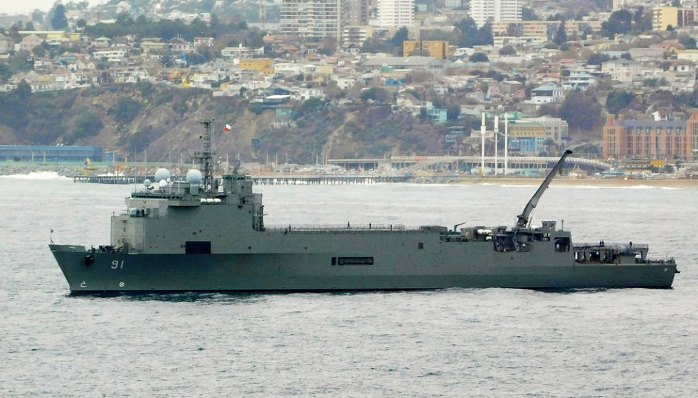 El LSDH-91 Sargento Aldea tras su arribo en la bahía de Valparaíso. Foto: Fernando Espinoza