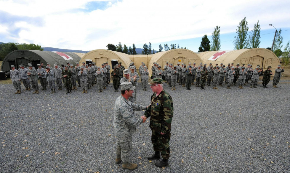 Hospital de campaña montado por la USAF en la ciudad de Angol tras el terremoto de 2010. Foto: USAF