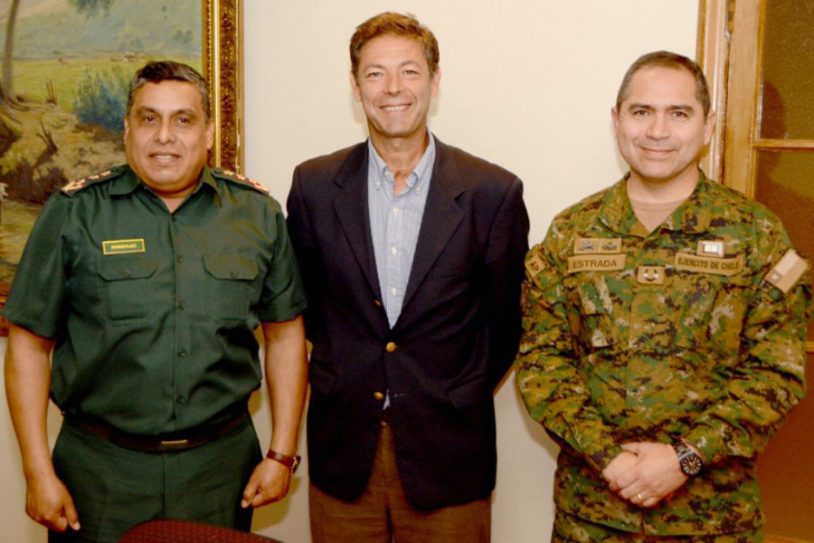General Bernardino González izquierda y el director de Famae, general Eduardo Estrada derecha. Foto: Famae