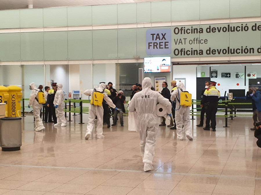 Efectivos de la UME en el aeropuerto del Prat. Foto: Ministerio de Defensa