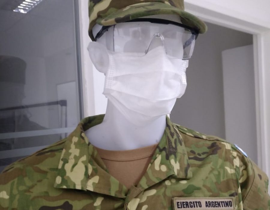 Una de las mascarillas producidas por Sastrería Militar. Foto: Ejército Argentino