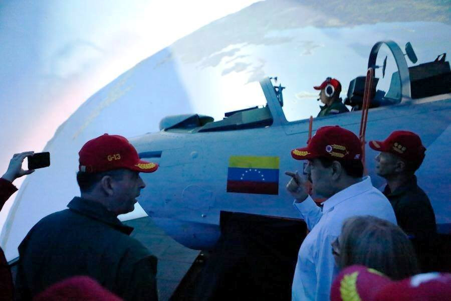 Inauguración del centro de vuelo simulado de Sukhoi Su-30MK2 en la base aérea de Barcelona. Foto: Prensa Presidencial.