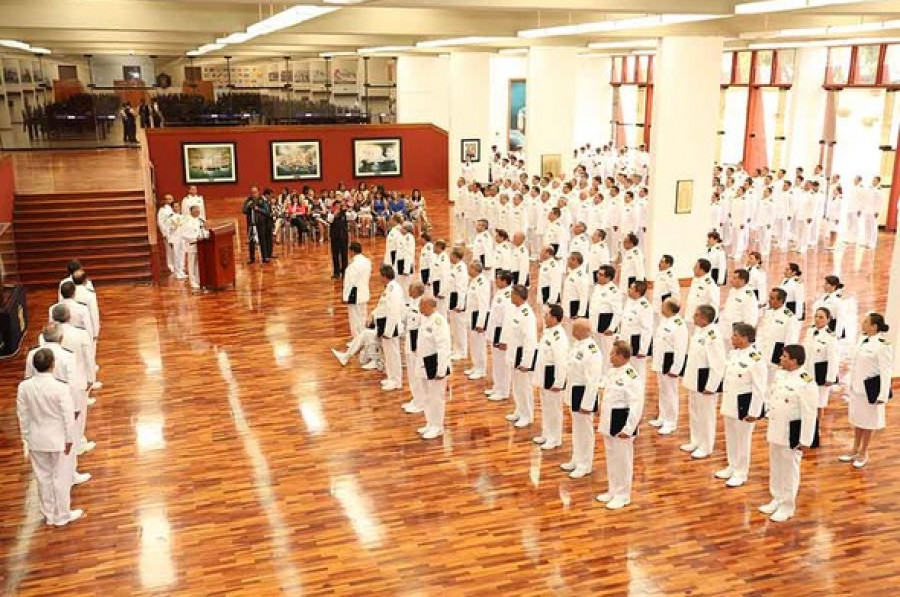 Ceremonia de pase a retiro de contralmirantes y oficiales superiores de la MGP, a finales de diciembre. Foto: Marina de Guerra del Perú.