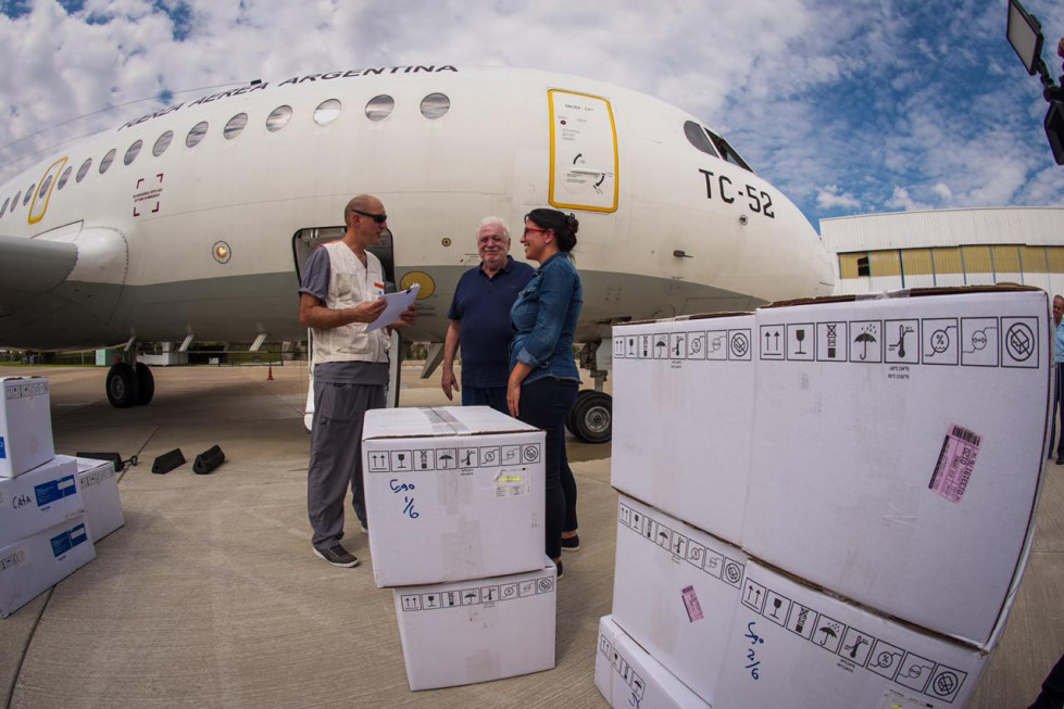 El ministro González García en la preparación de los Fokker F-28. Foto: Ministerio de Defensa