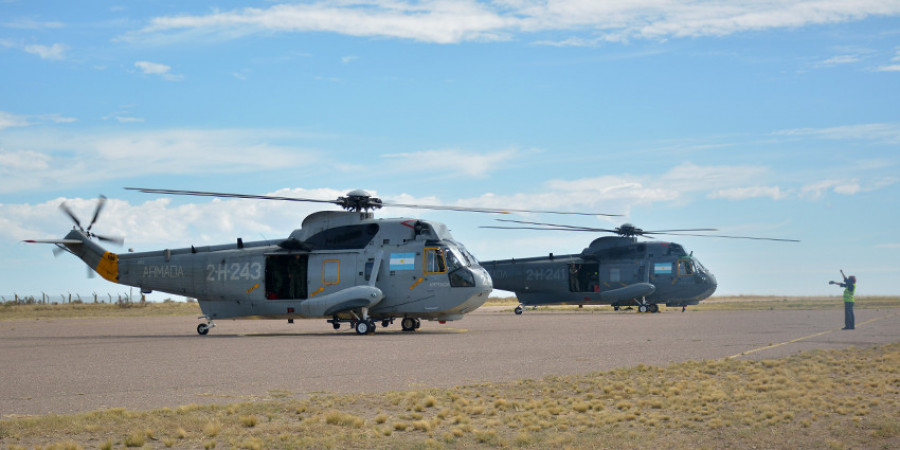 Los dos Sea King que participaron de la CAV 2019-2020. Foto: Armada Argentina
