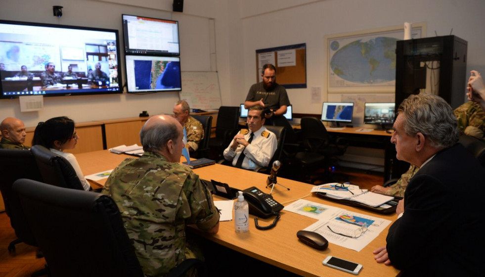 La videofonferencia entre el ministro Rossi y los comandantes operacionales. Foto: Ministerio de Defensa