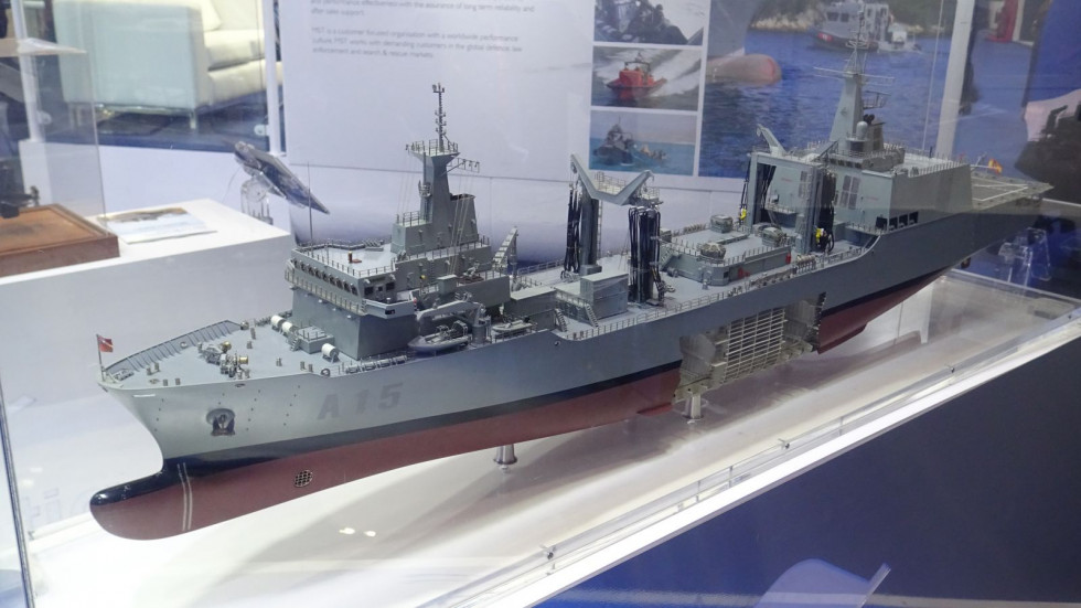 Maqueta del BAC Cantabria en el estand de Navantia en DSEI. Foto: B. CarrascoInfodefensa.com