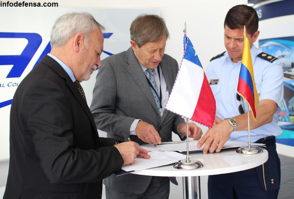 Momento de la firma del memorando. Foto: Infodefensa.com