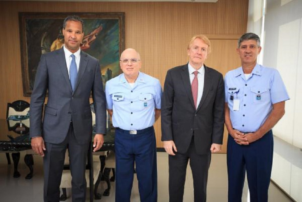 El comandante de la FAB y los presidentes de Boeing y Embraer se reúnen en Brasilia.