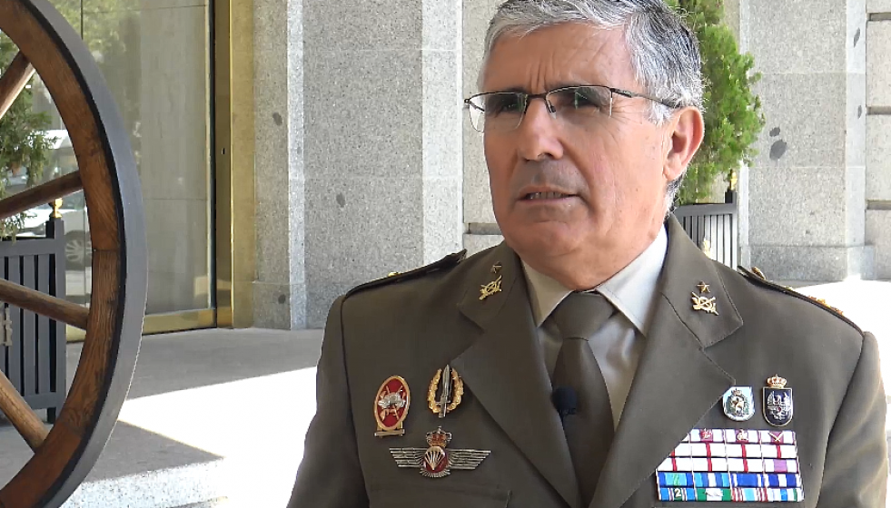 Entrevista con el general de brigada Conde de Arjona. Foto: Infodefensa.com