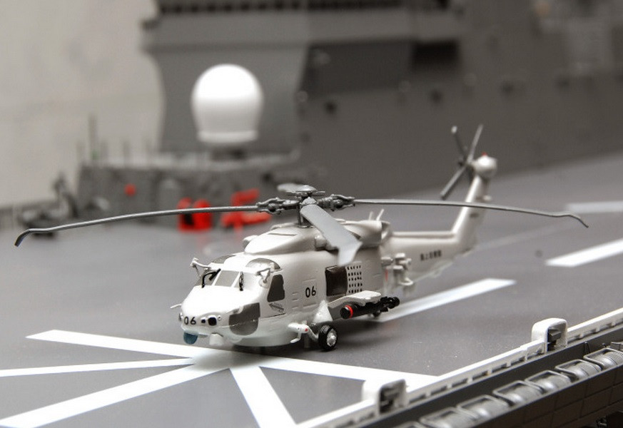 150917 helicoptero naval japon maqueta ministerio defensa japon01