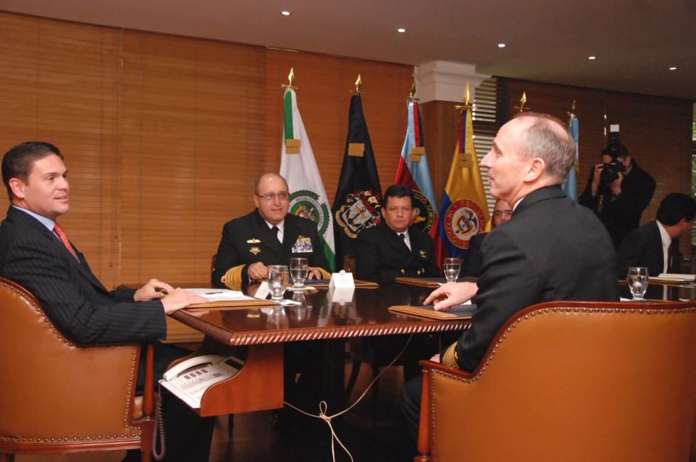 1501149 ministro defensa pinzon comandante armada eeuu Greenert armada colombia 01