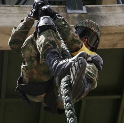 141013 soldado colombia accion expodefensa