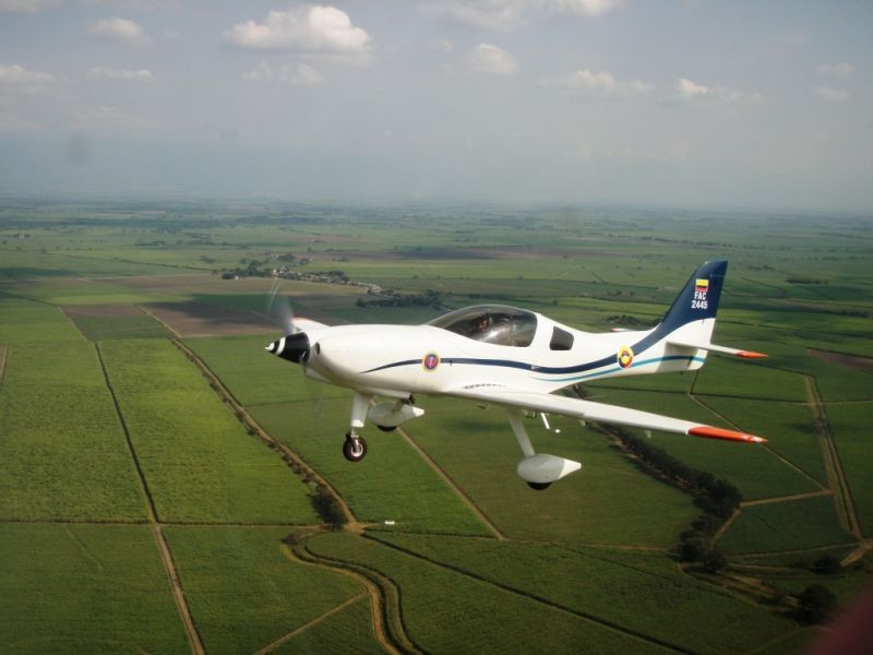 141021 avion entrenamiento t90 calima