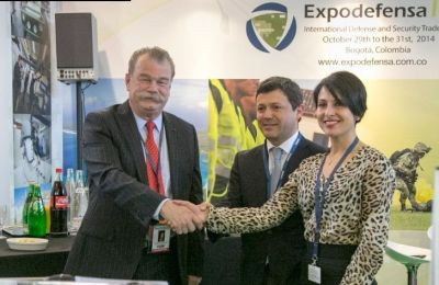 140612 firma expodefensa eurosatory01 400x260