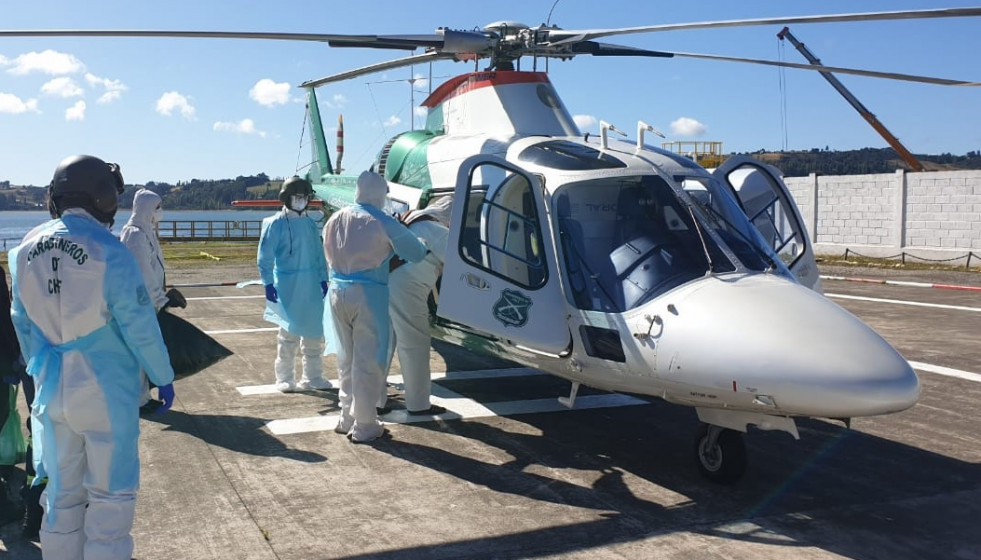 En marzo Carabineros realizó una Evacam de pacientes con Covid desde un crucero en Puerto Montt. Foto: Carabineros