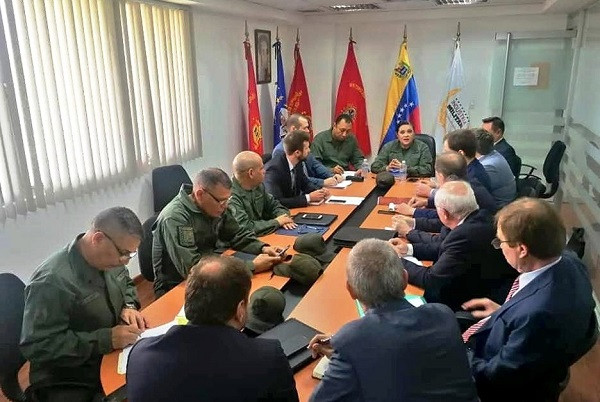 La viceministra Castillo, reunida con la delegación técnico-militar rusa. Foto: Ministerio del Poder Popular para la Defensa.